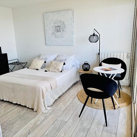 Charmant Studio Avec Terrasse Vue Mer A 50 M Sainte-Maxime Exterior photo